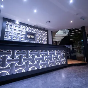 https://ma-airport.amsterdamhotelsnl.com